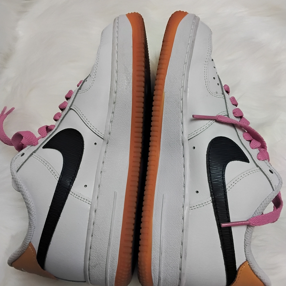Nike White and Tan Sneakers - Picture 7 of 16